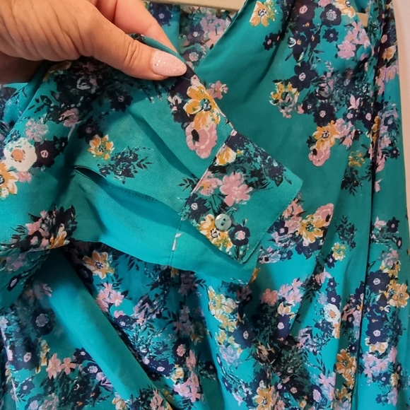 π3/$40 Sale!π Floral Long Sleeve Sheer Blouse - Picture 3 of 8